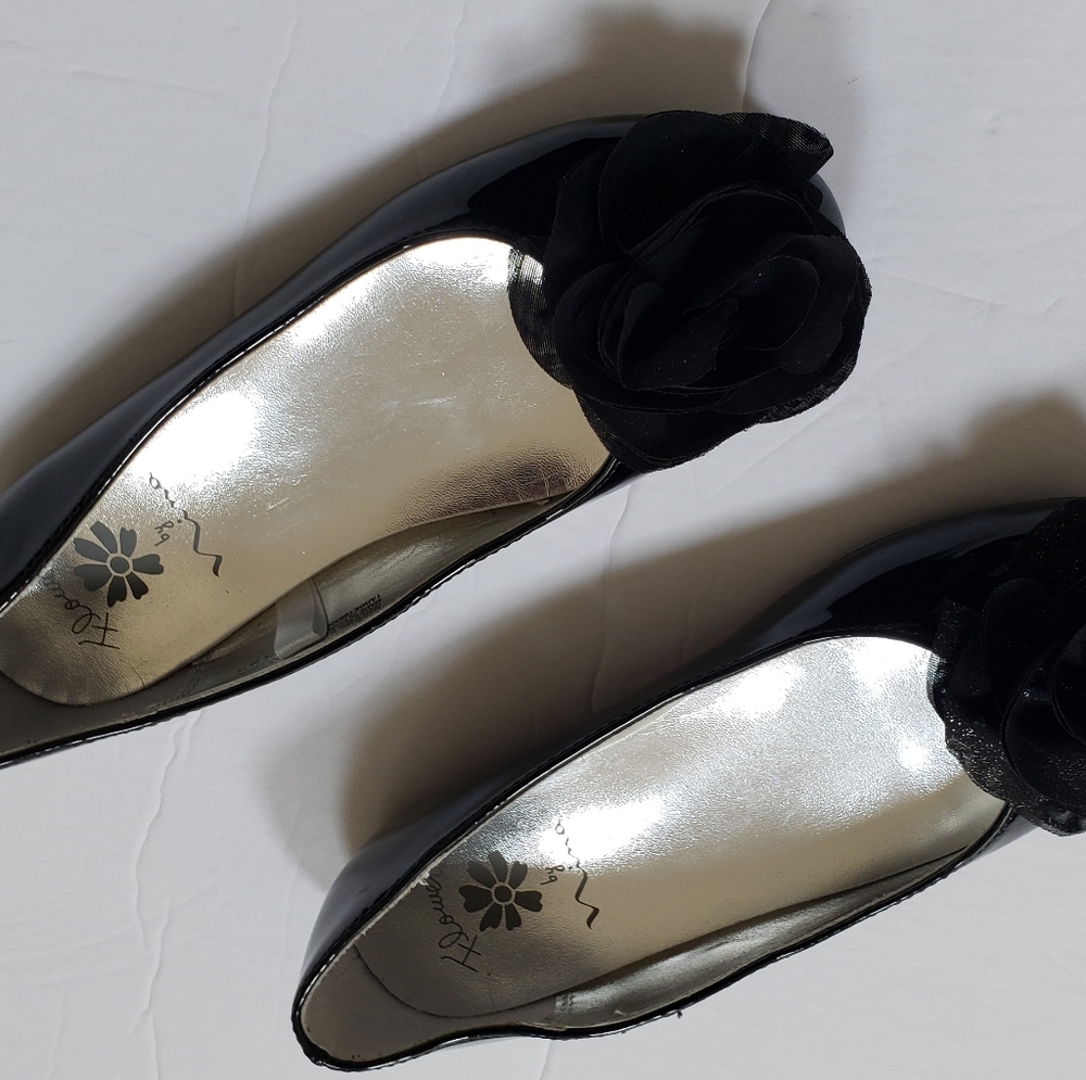 Flowers by Nina black patten slip on size 3